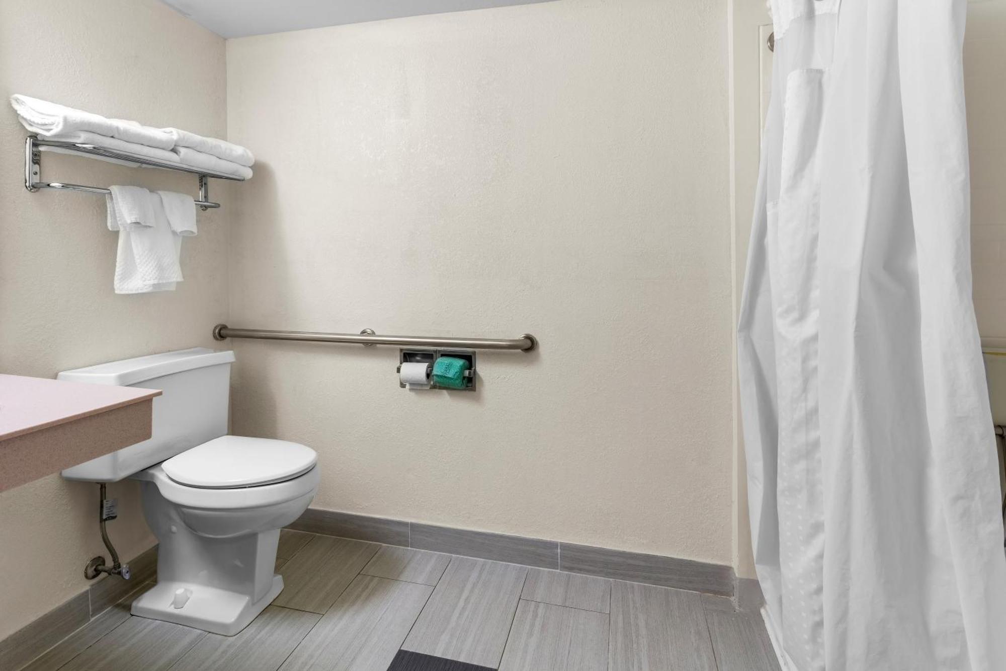 Suburban Studios Altoona Luaran gambar