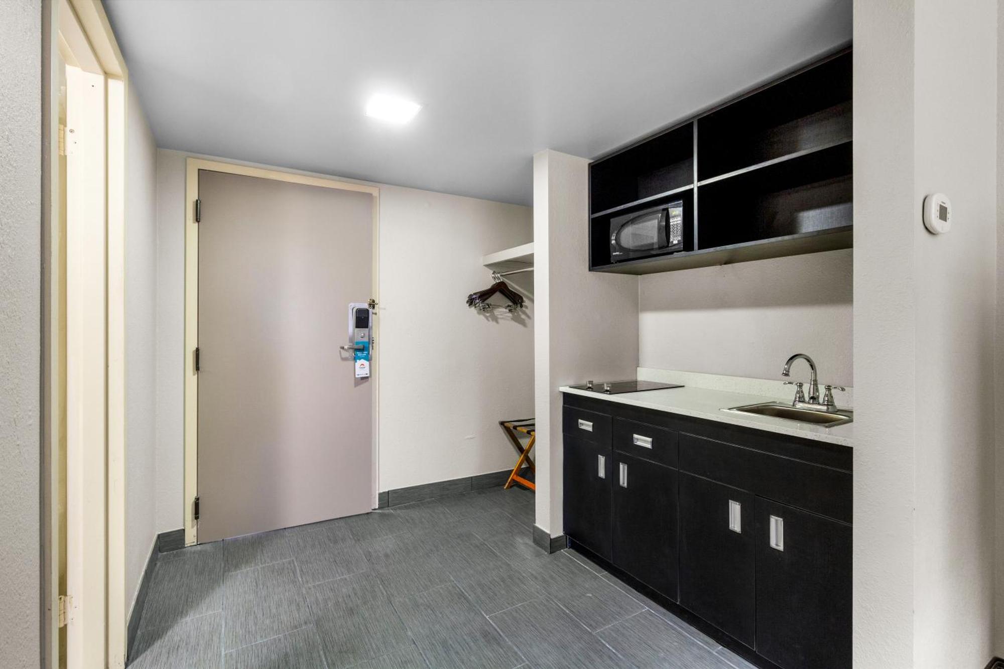 Suburban Studios Altoona Luaran gambar