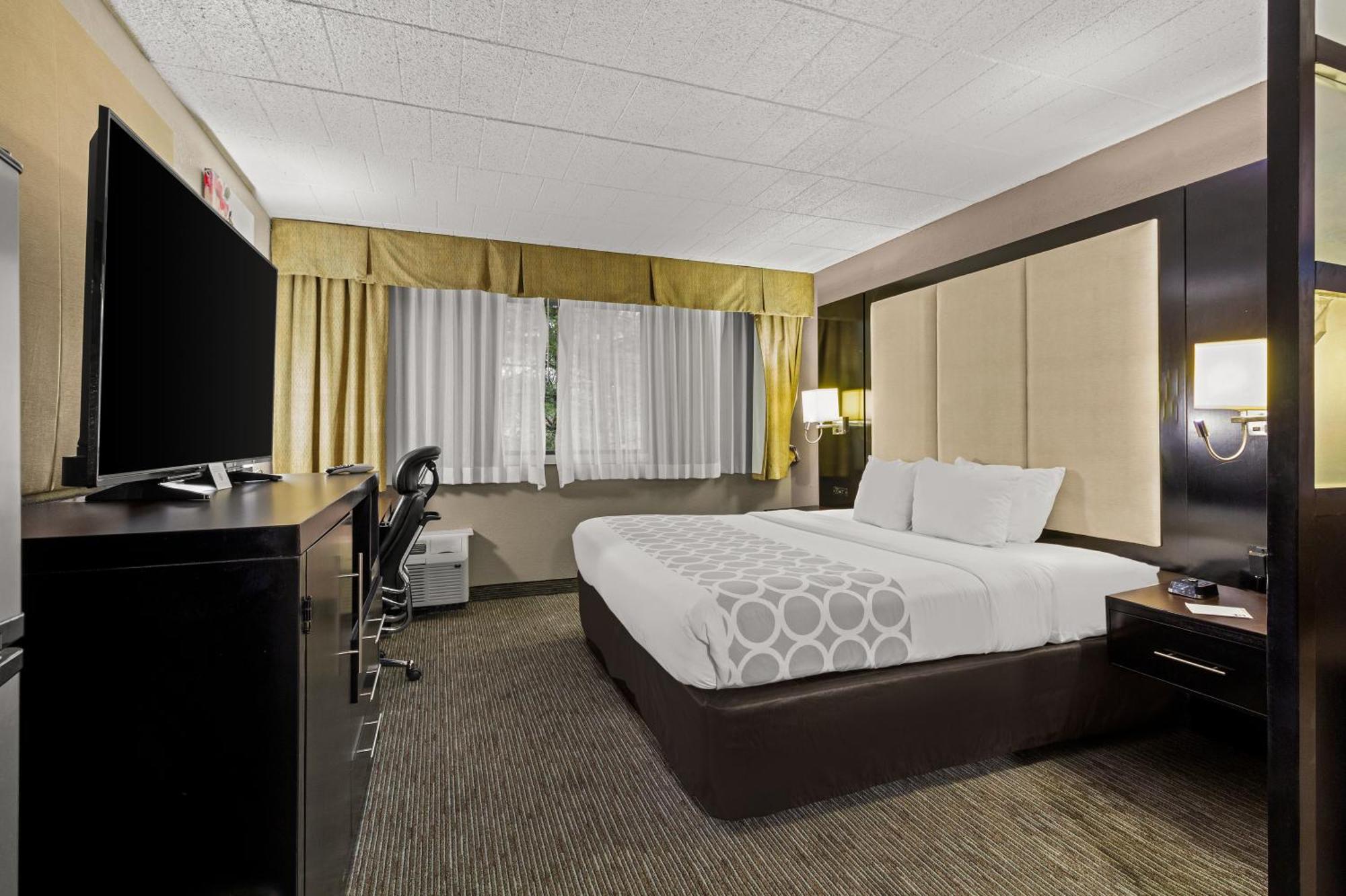Suburban Studios Altoona Luaran gambar